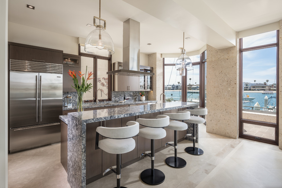 Kitchen - transitional kitchen idea in Los Angeles
