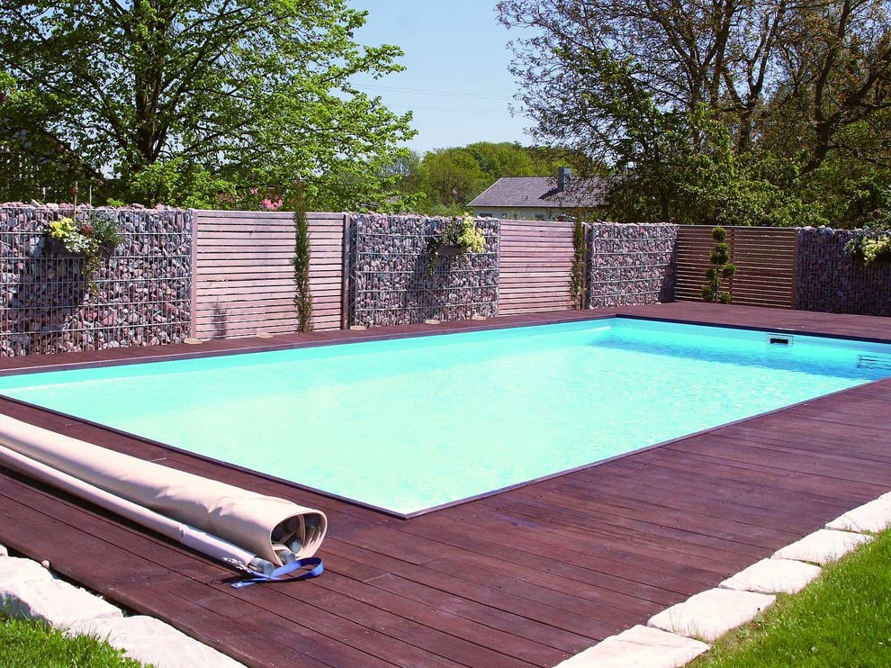 This is an example of a contemporary pool in Dortmund.