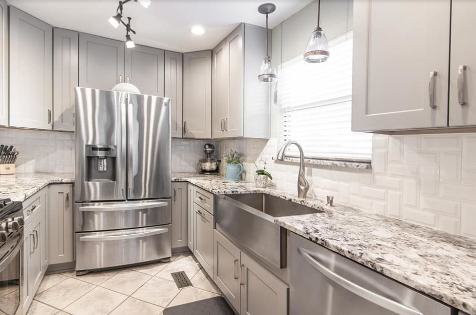 Transitional kitchen photo in Baltimore