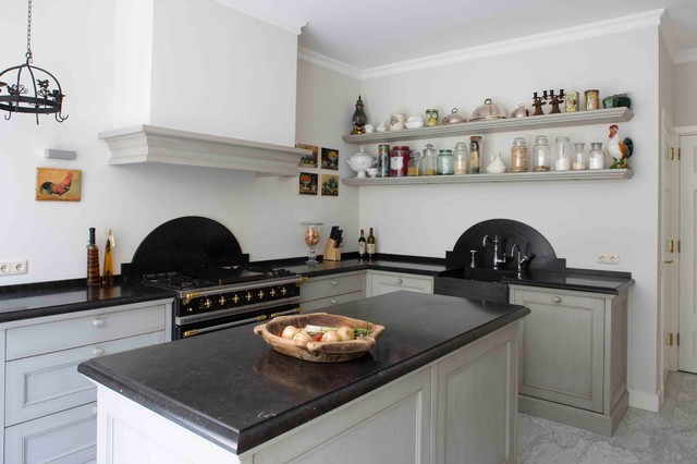 Dutch kitchens: Traditional Style transitional-kitchen
