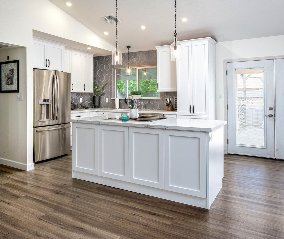 Kitchen - transitional kitchen idea in Phoenix