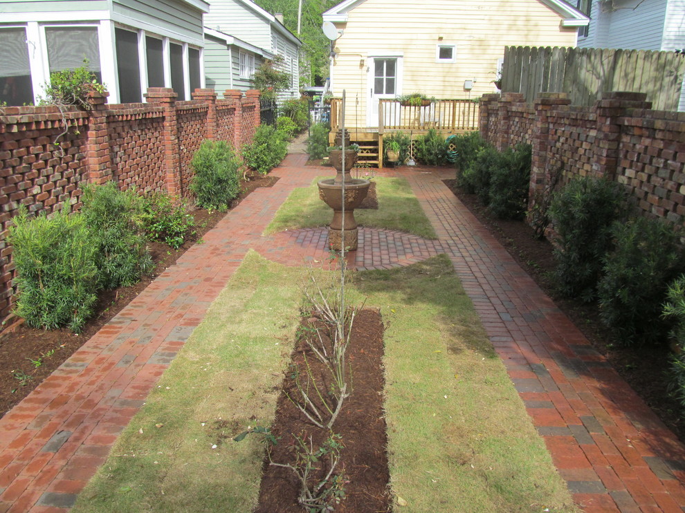 Inspiration for a mid-sized modern backyard garden for summer in Wilmington with a garden path and mulch.