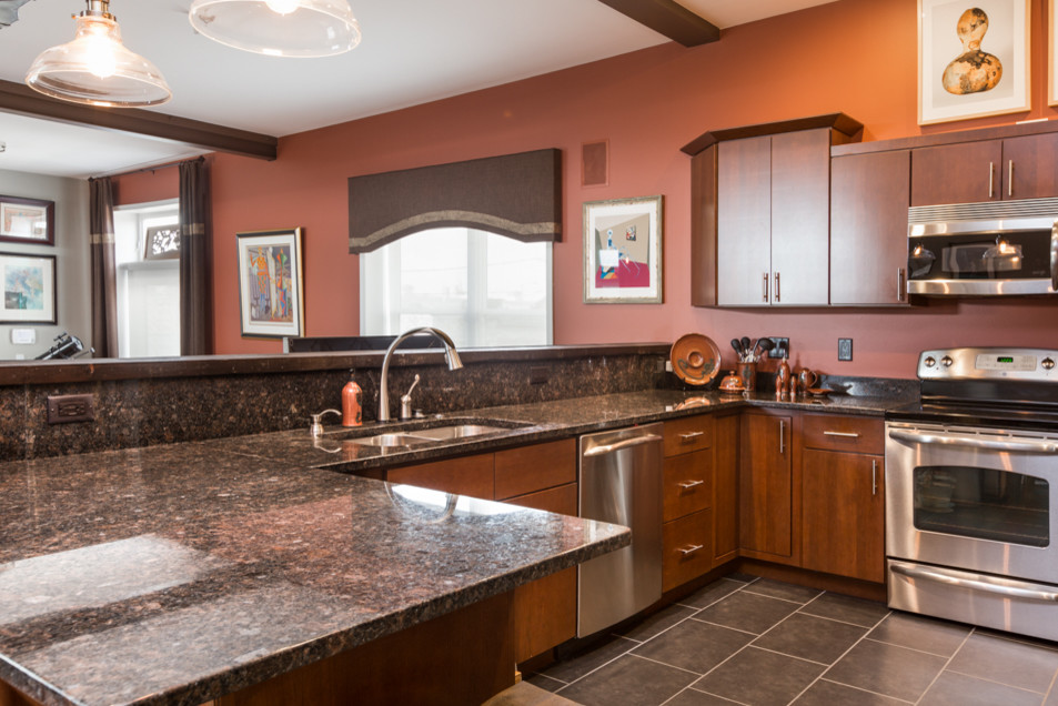Sterling, IL | Kitchen, Home Office & Window Treatment
