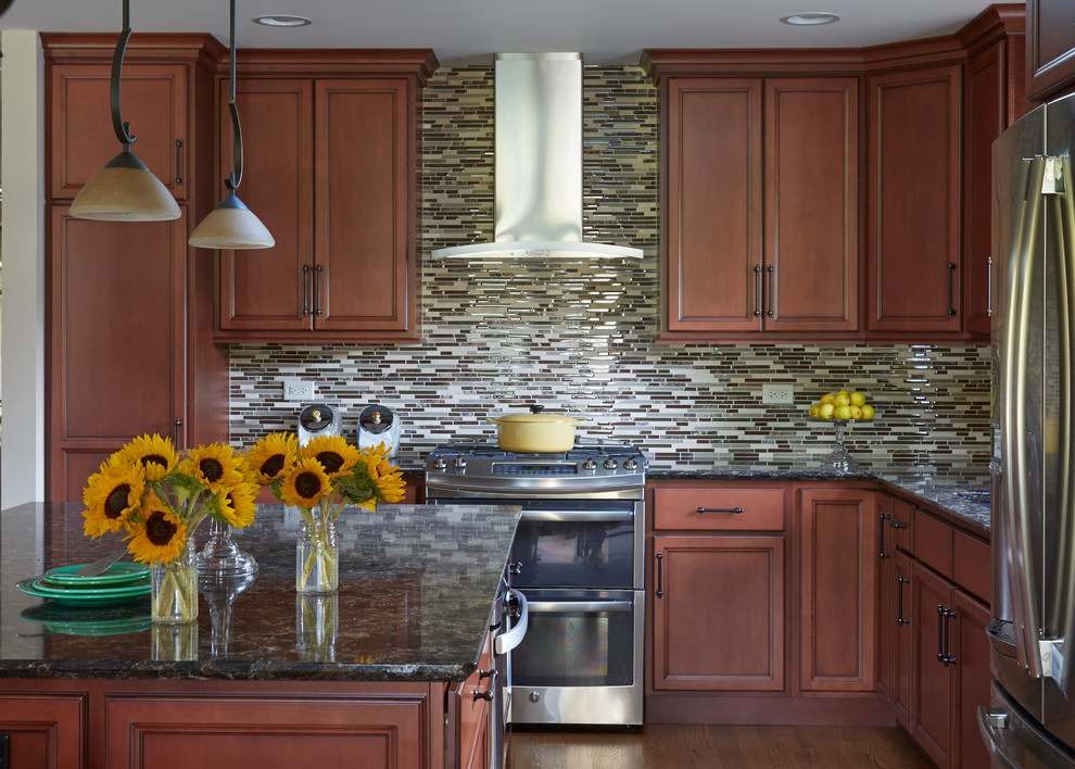 Inspiration for a transitional kitchen remodel in Chicago