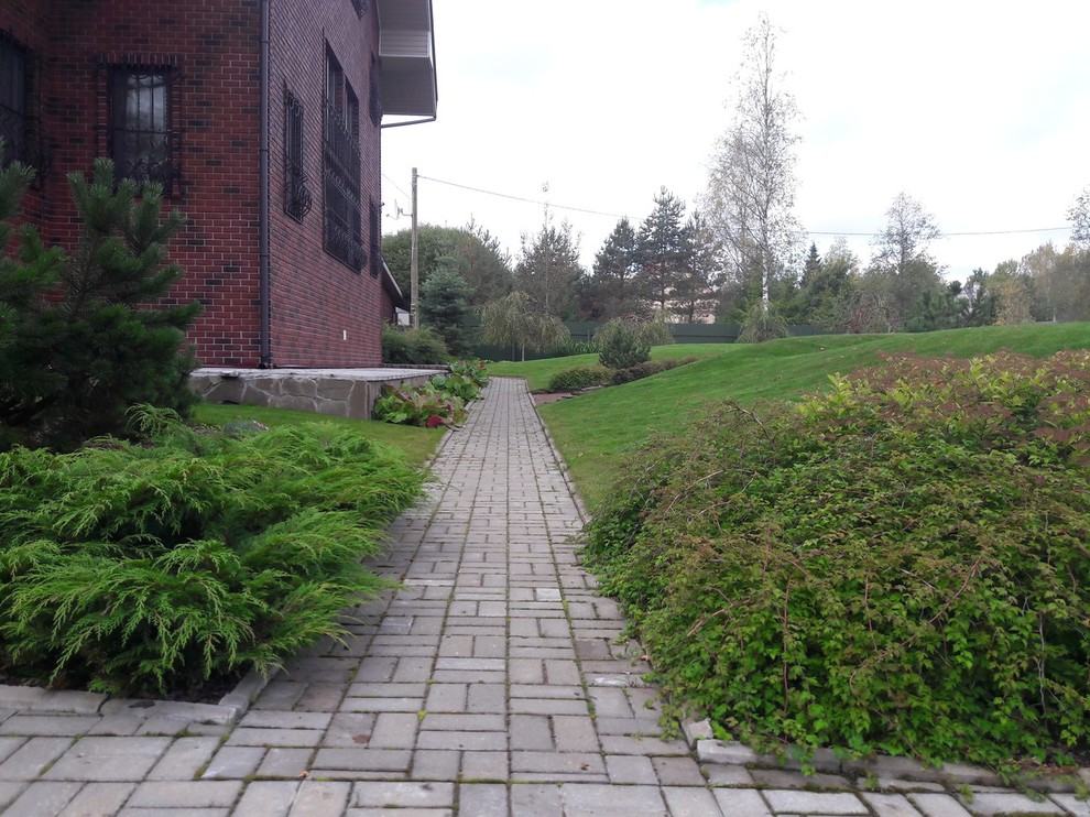 Сад  на холмах