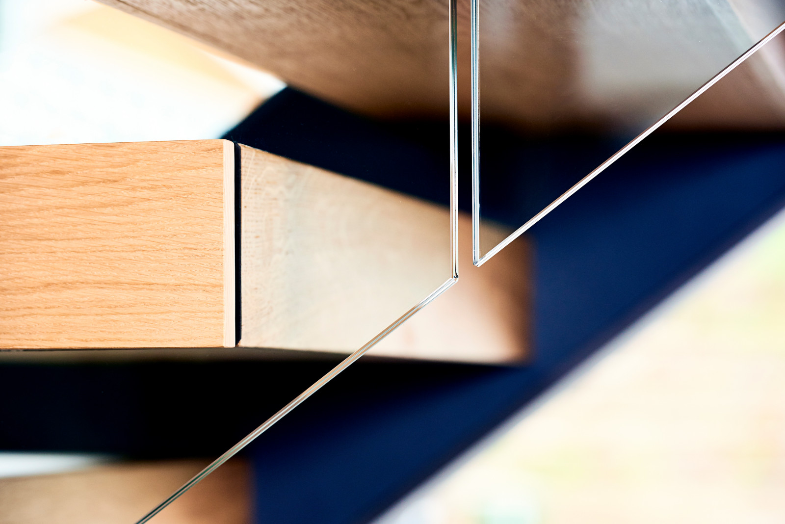 Консольная лестница с инновационной встроенной подсветкой