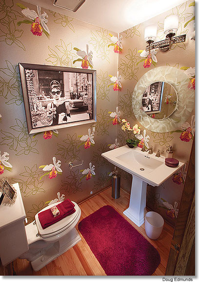 Design ideas for a traditional powder room in Milwaukee.
