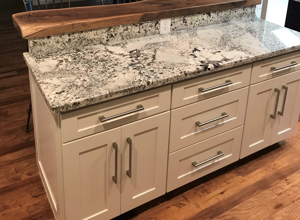 Example of a mid-sized transitional l-shaped light wood floor and brown floor eat-in kitchen design with an undermount sink, shaker cabinets, dark wood cabinets, granite countertops, multicolored backsplash, stone slab backsplash, stainless steel appliances, an island and multicolored countertops