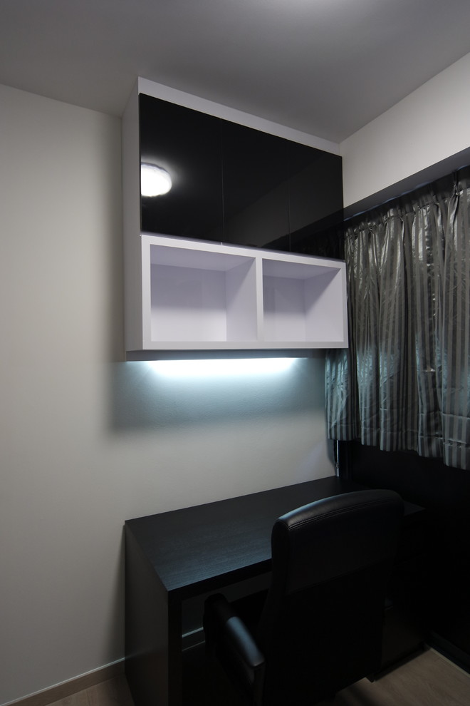 Design ideas for a modern bedroom in Singapore.