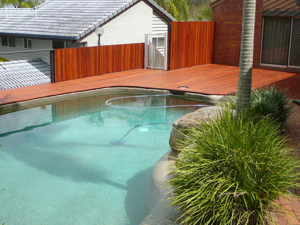 Design ideas for a contemporary backyard deck in Brisbane with no cover.