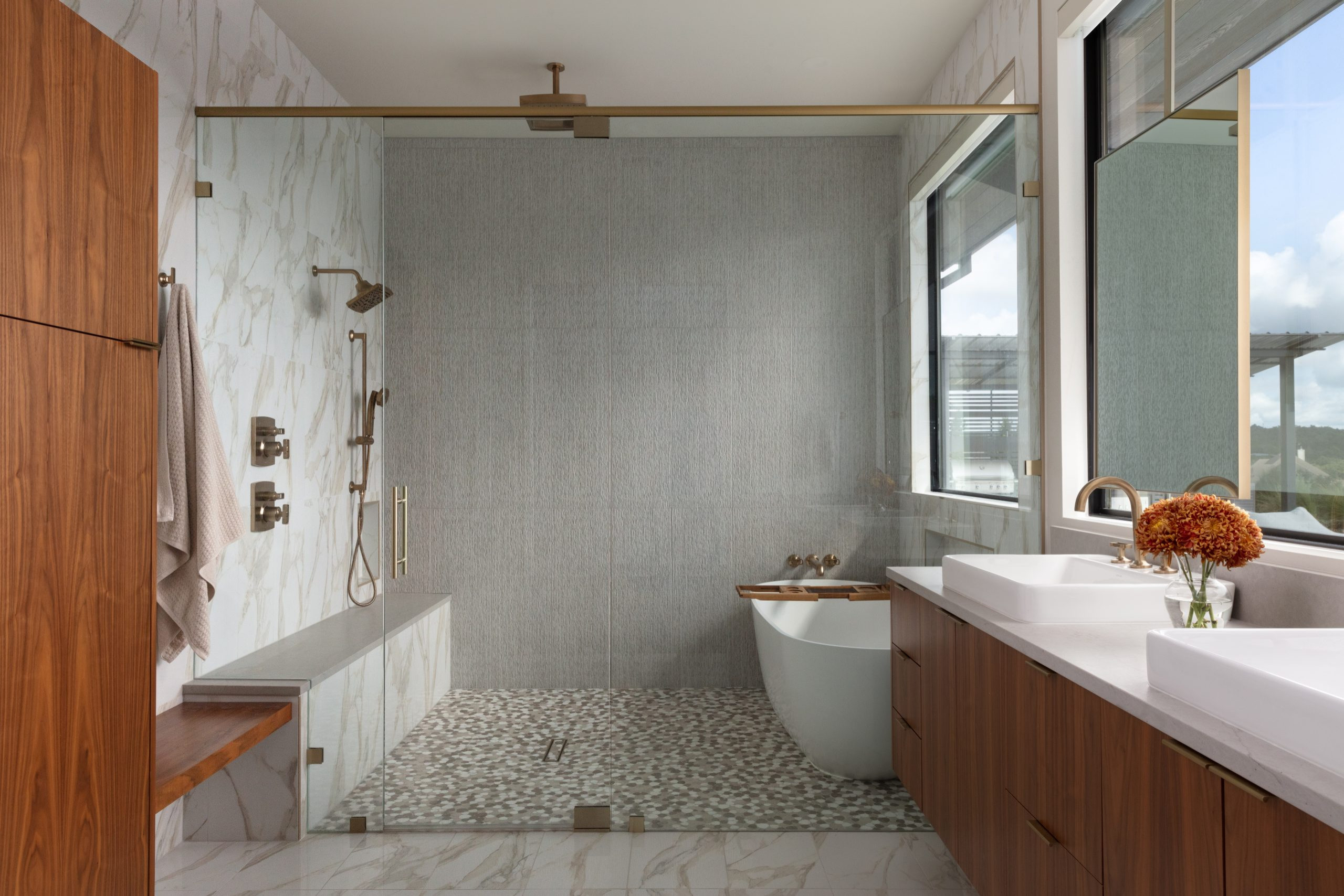 FRAMED SHOWERS