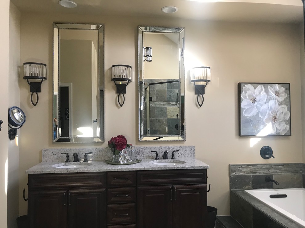 Example of a transitional home design design in Chicago