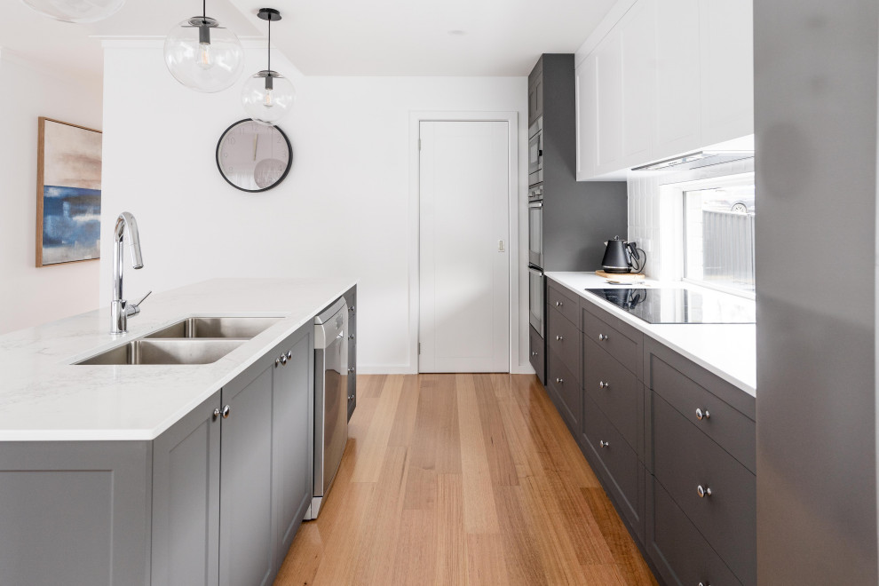 Design ideas for a modern kitchen in Hobart.