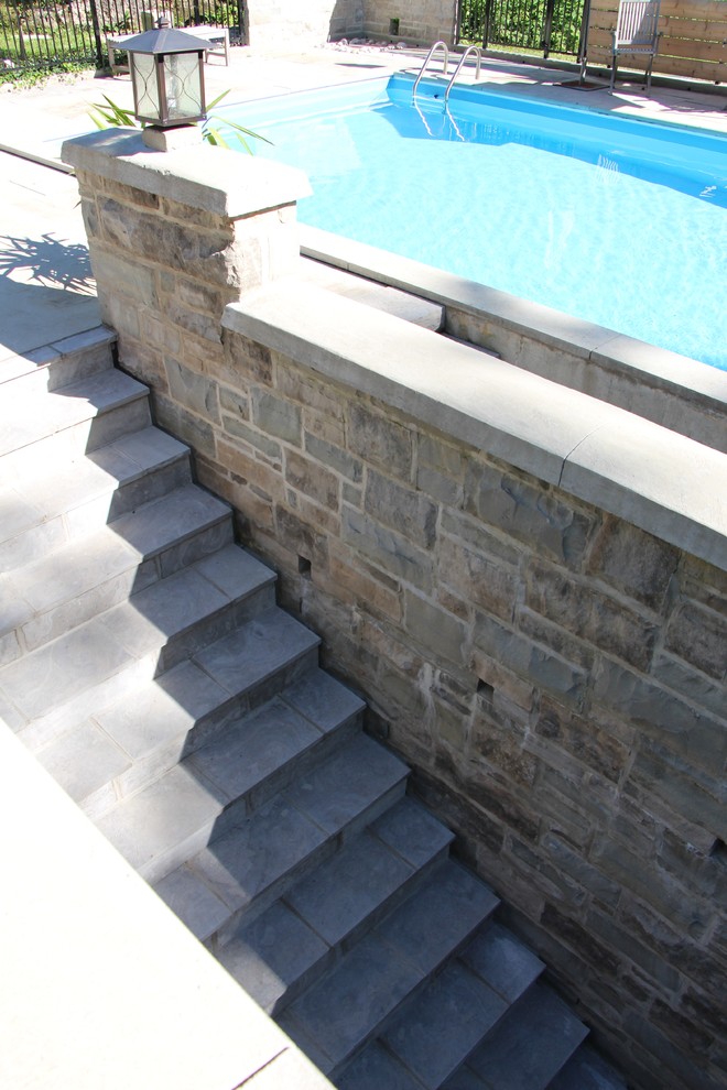 Transitional pool photo in Toronto