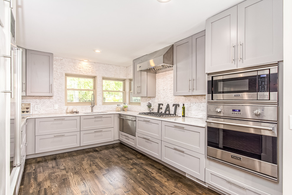 Transitional kitchen photo in Columbus