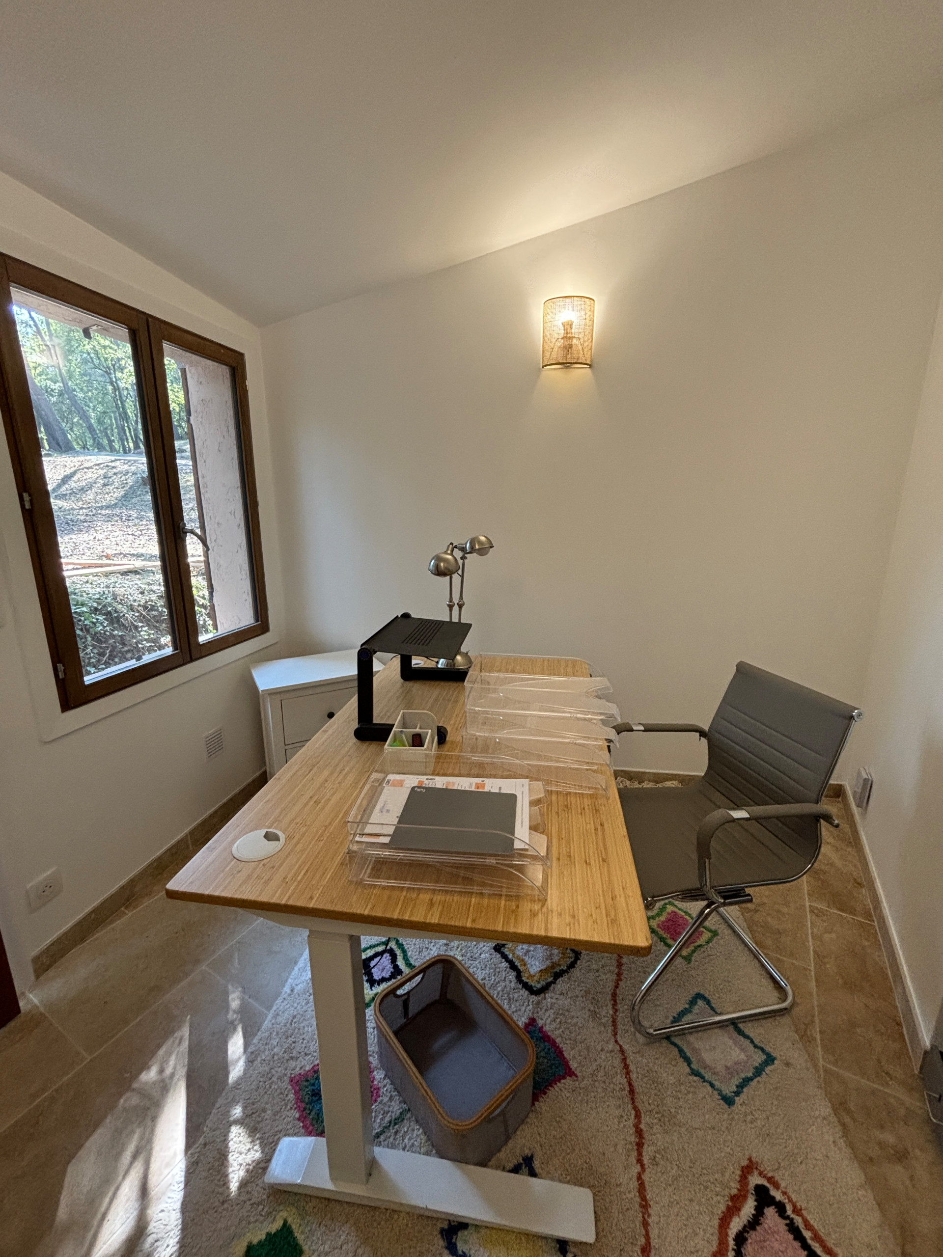 AVANT /APRES:Rénovation complète  de locaux vétustes en espaces bureau et studio