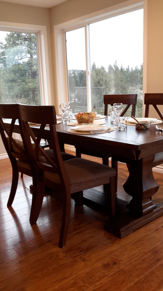 Example of a mid-sized transitional home design design
