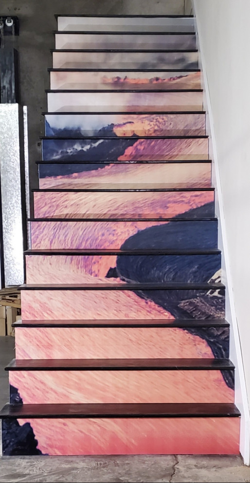 Große Moderne Treppe mit Holz-Setzstufen in Orange County