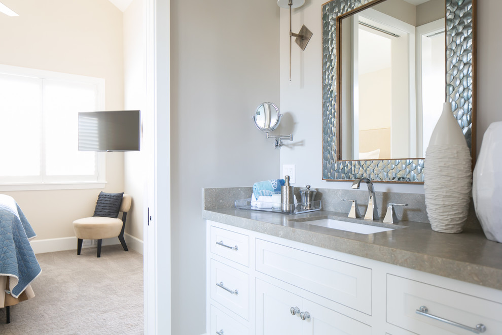 Inspiration for a transitional bathroom remodel in Orange County