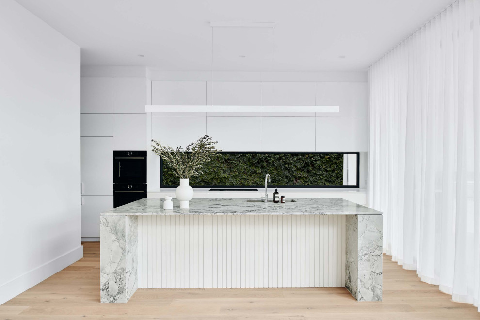 Design ideas for a large contemporary kitchen in Melbourne with glass sheet splashback, an island and white worktops.