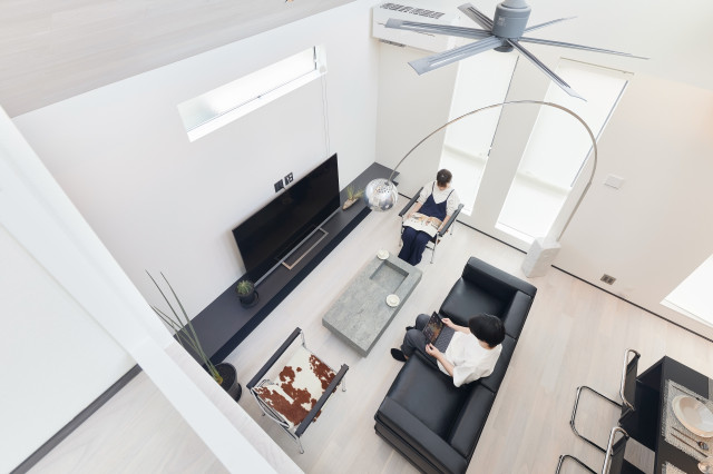 S邸 moderno-salon