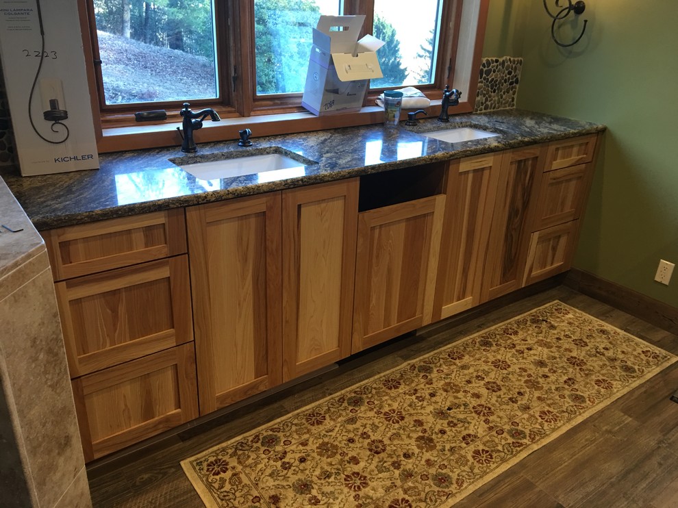 Example of a mountain style home design design in Atlanta