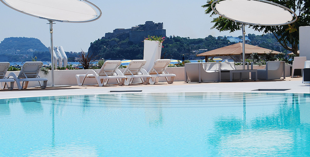 Moderner Pool in Sonstige