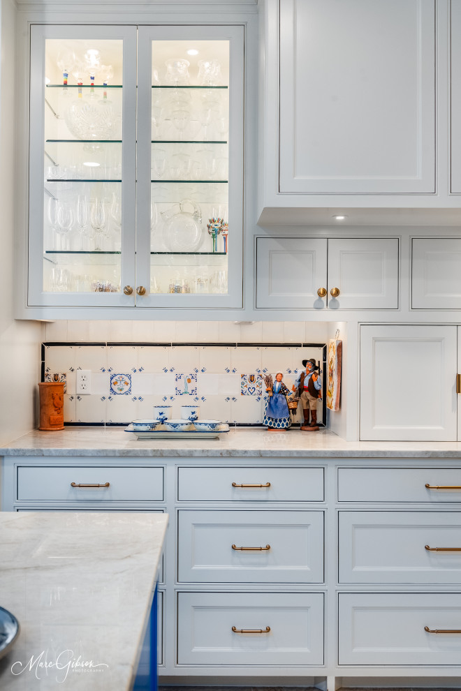 Beautiful Kitchen with Beautiful Backdrop