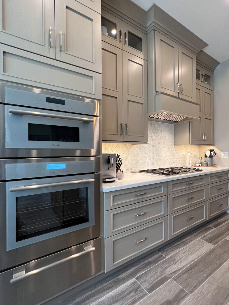 Example of a transitional kitchen design in Phoenix