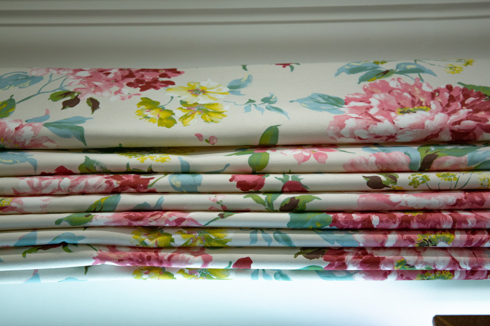 Миникассета в сочетании с римской шторой