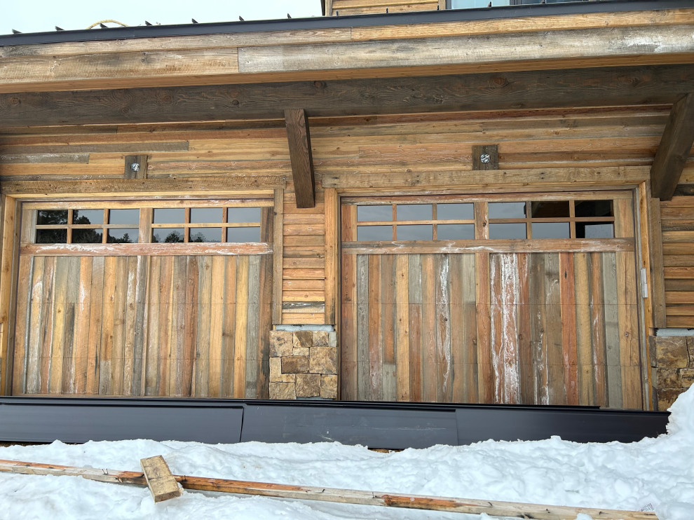 Garage - rustic garage idea