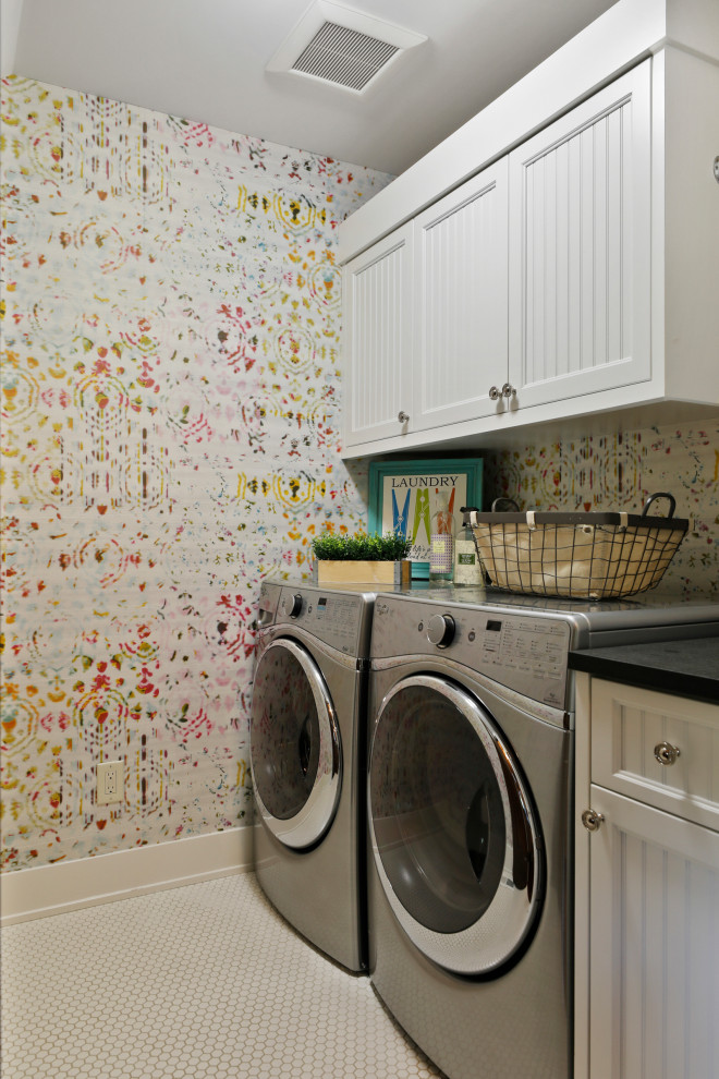 Laundry room - craftsman laundry room idea in Minneapolis