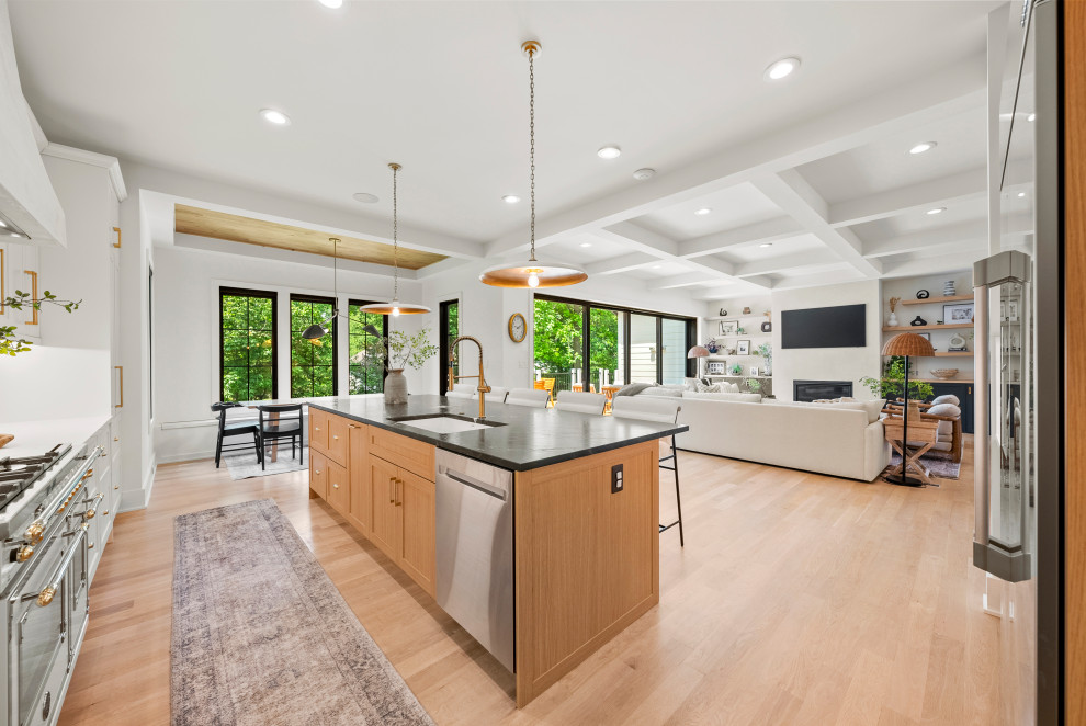 Example of a transitional kitchen design in DC Metro