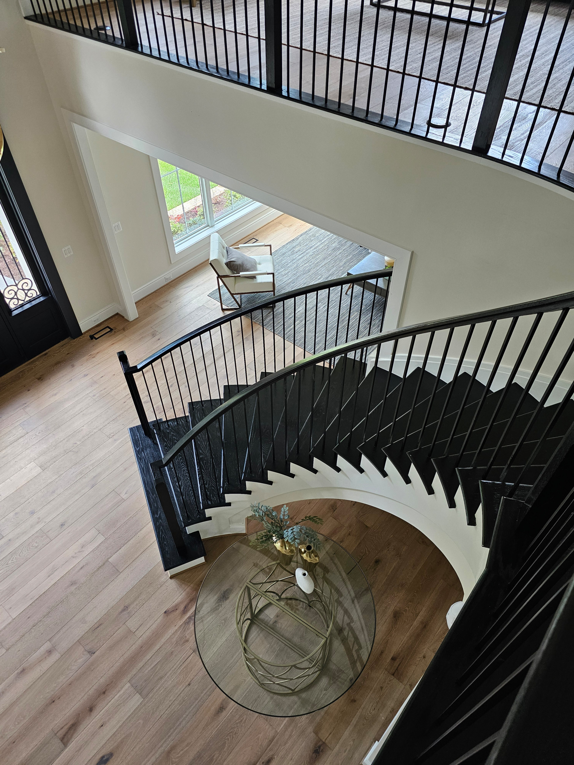 Elegant Curve Elevates Modern Design, Mclean, VA 22101