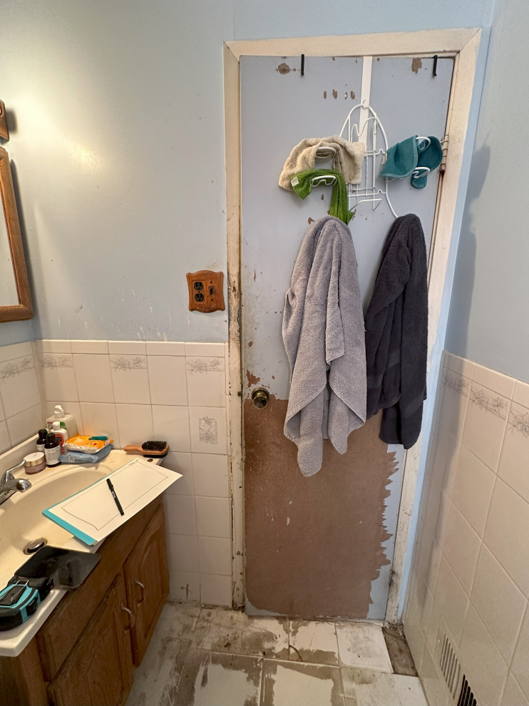 Stewart Primary Bathroom - Before