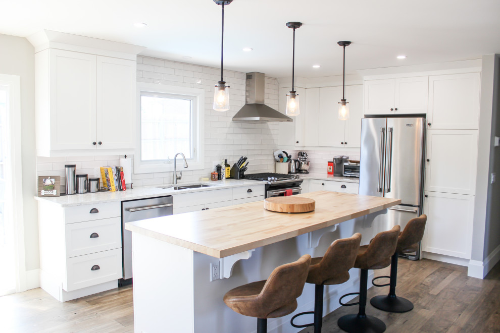 Inspiration for a transitional kitchen remodel in Toronto