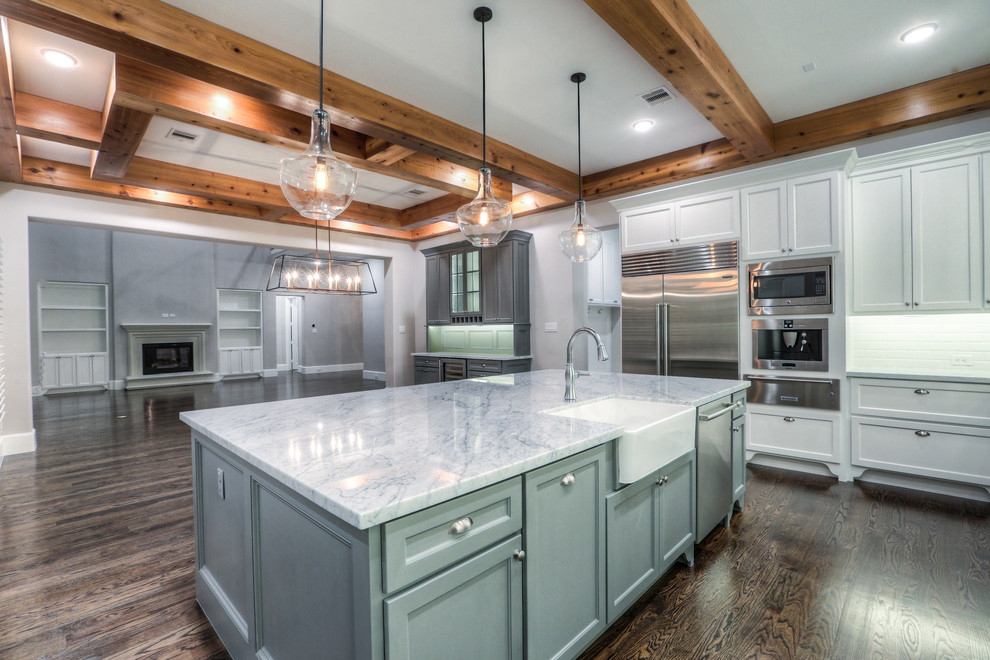 Transitional kitchen photo in Houston
