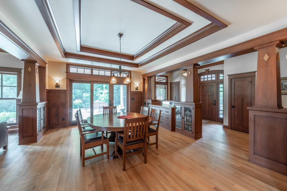 Inspiration for a mid-sized arts and crafts kitchen/dining combo in Milwaukee with light hardwood floors and yellow floor.