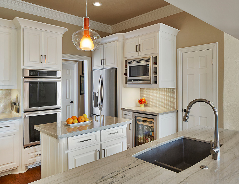 Design ideas for a transitional kitchen in Dallas.