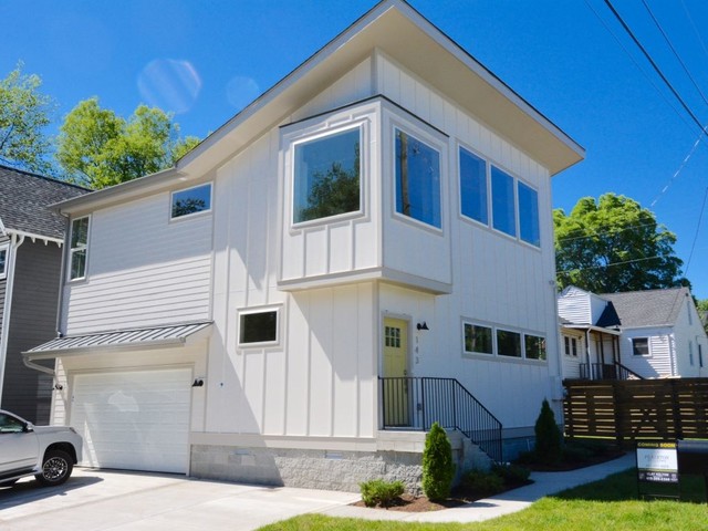 143 Rains Ave. contemporain-facade