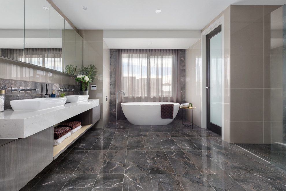 Inspiration for a contemporary master bathroom in Melbourne.