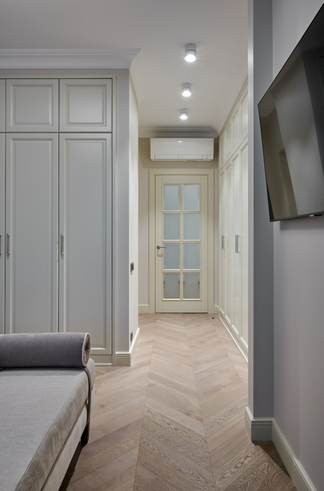 Много стекла в белом интерьере