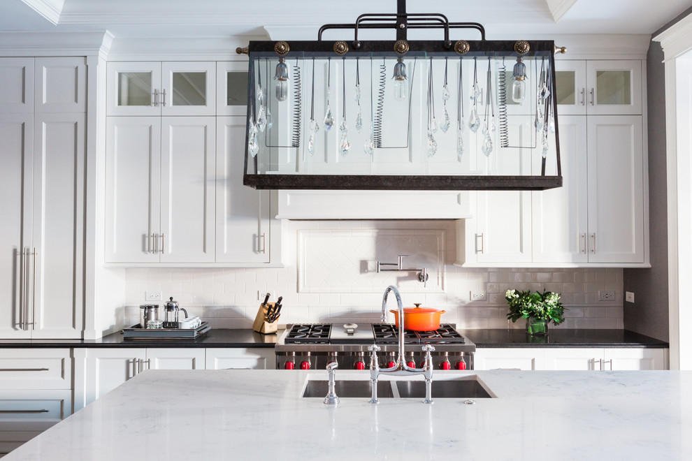 Kitchen - modern kitchen idea in Chicago