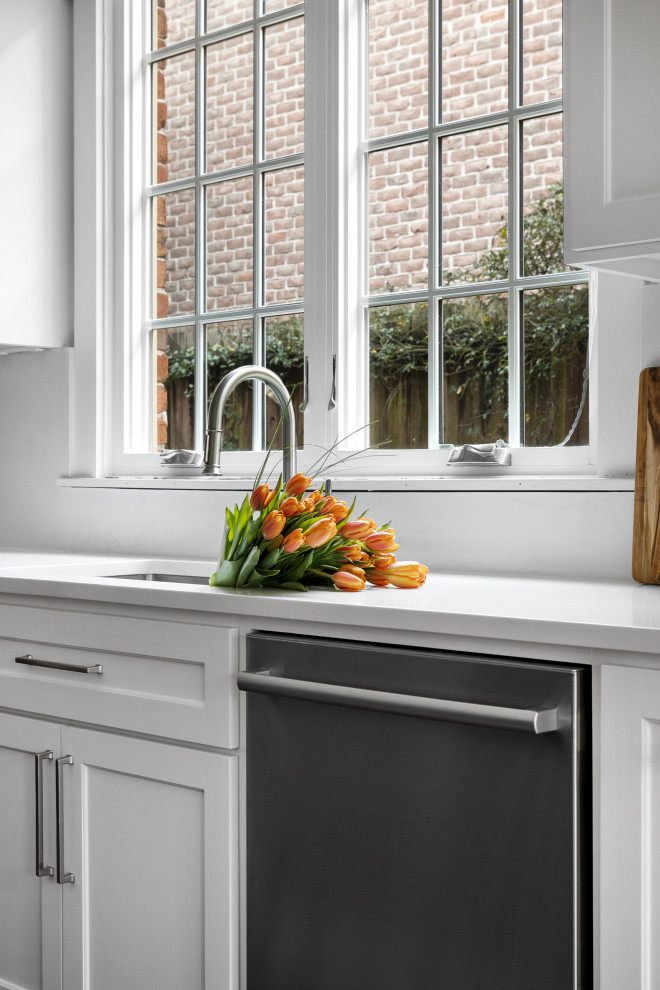 Rutgers - Clean and Modern Kitchen