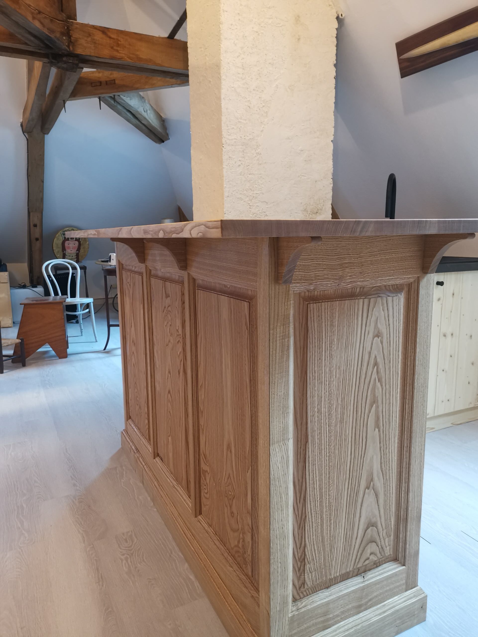 Bar en châtaignier massif