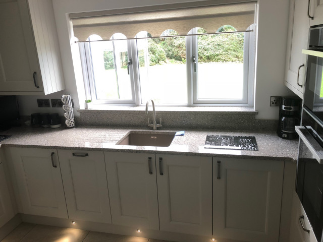 Compact Limestone Shaker Kitchen klassisk-koekken