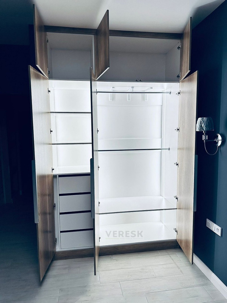 Встроенные распашные шкафы