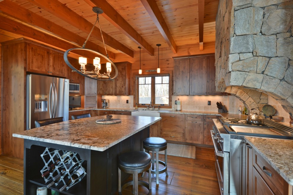 Mid-sized mountain style u-shaped medium tone wood floor eat-in kitchen photo with a farmhouse sink, medium tone wood cabinets, granite countertops, beige backsplash, stone tile backsplash, stainless steel appliances, an island and shaker cabinets