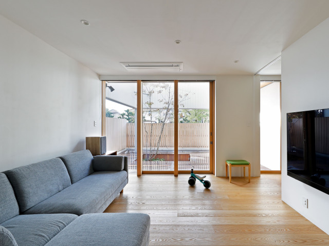 塚口町の家 contemporary-living-room