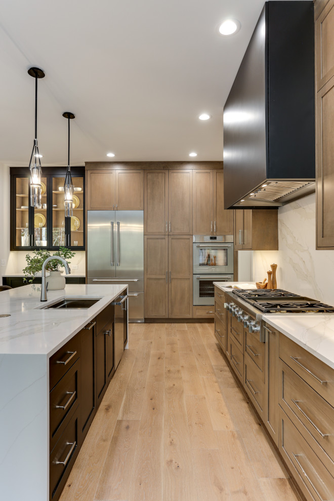Kitchen - transitional kitchen idea in Raleigh
